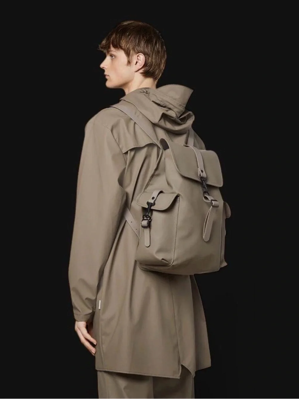 Like New | Rains Waterproof Rucksuck Cargo in tonal taupe (Size L)